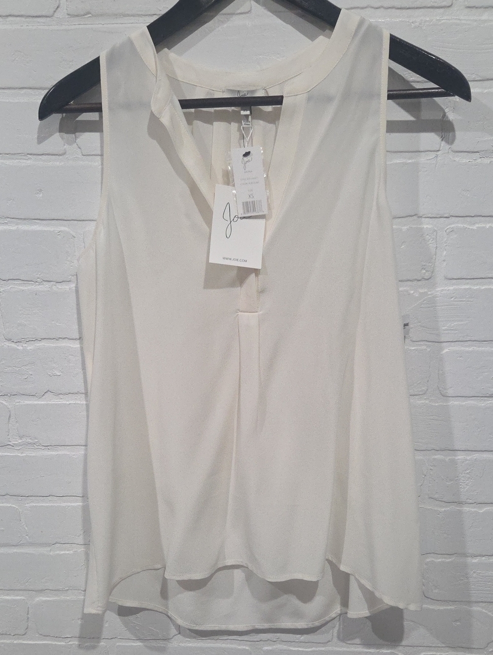 Joie SilkbSleeveless Cream V-Neck Blouse